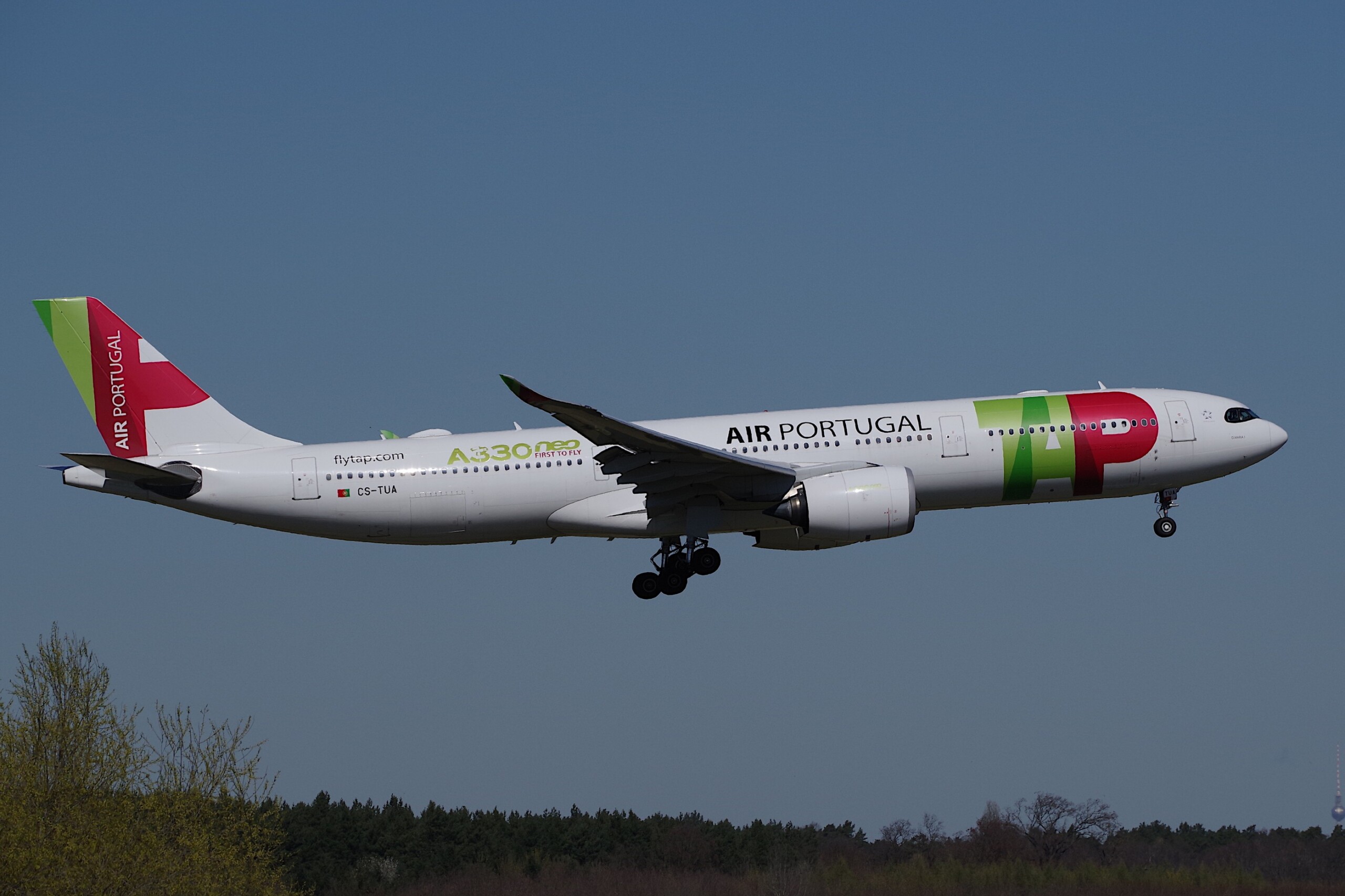 Air France-KLM and Lufthansa Submit Final Bids for 44.9% of TAP
