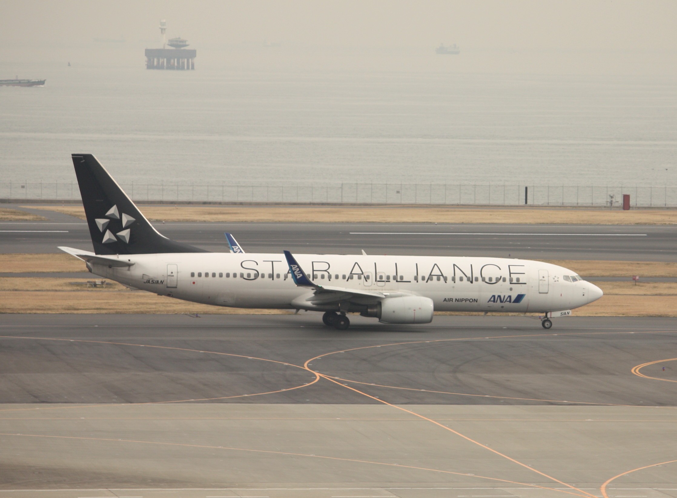 ANA 737-800 Shuts Down Engine After Naha Departure, All 158 Evacuated by Slide