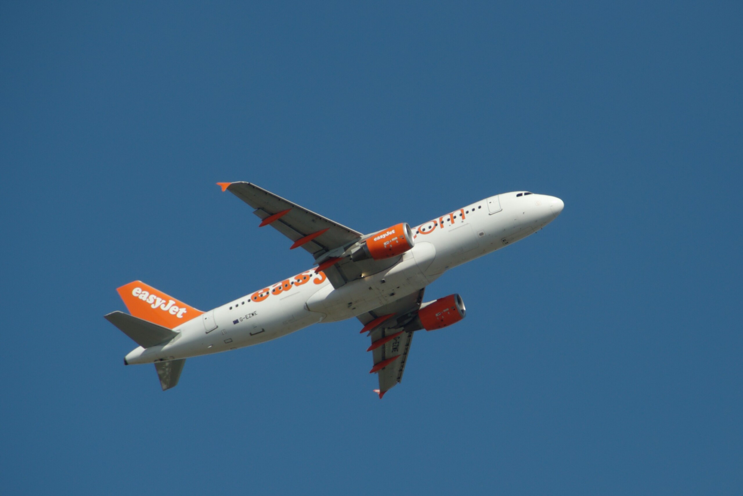 easyJet French Pilots Postpone Strike Again as Roster Talks Continue