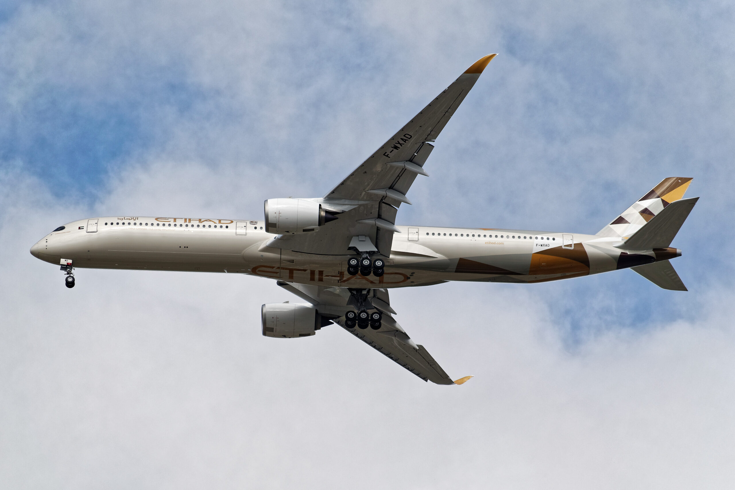 Etihad Airways Airbus A350-1000 in flight