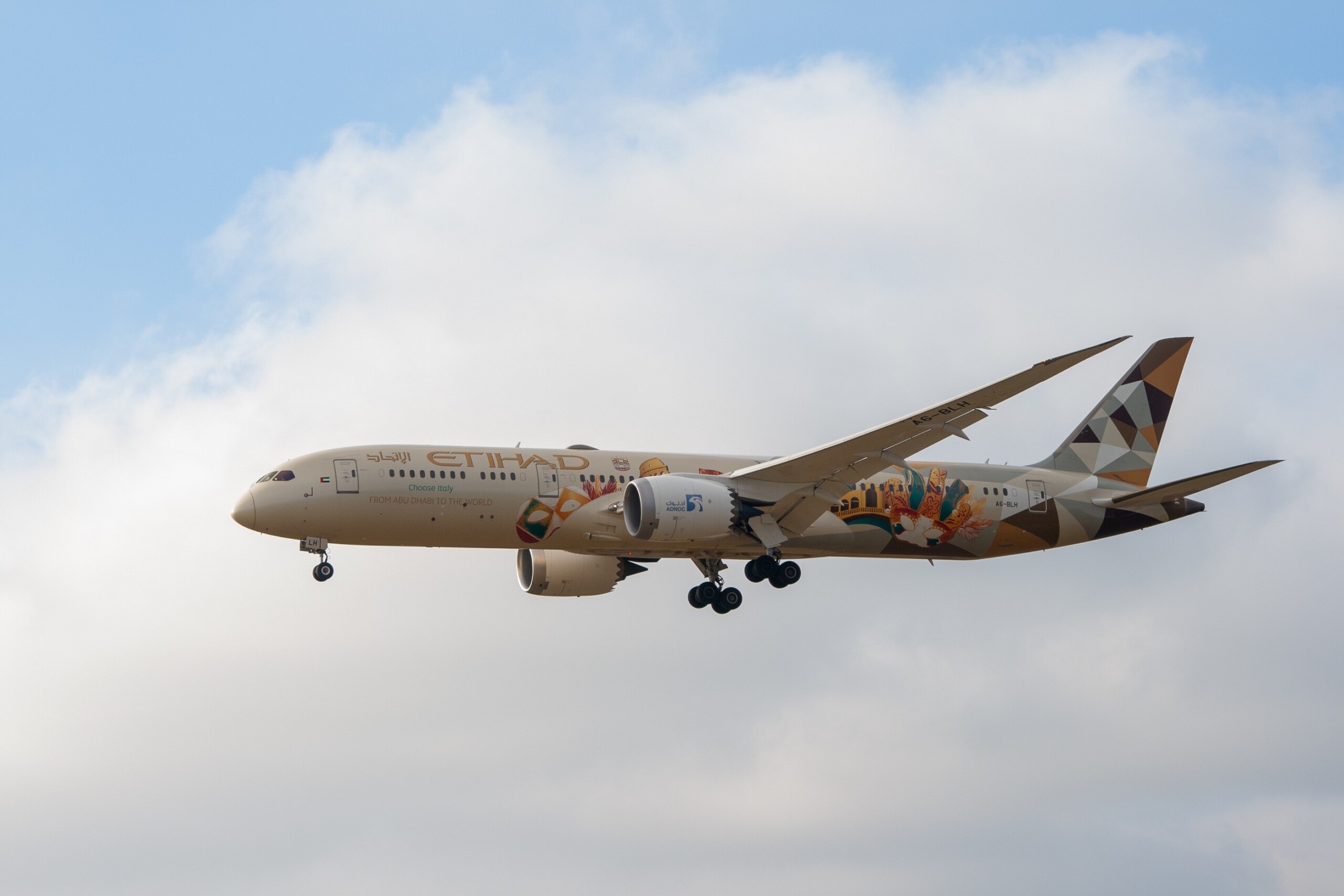 FAA Orders 787 Cargo Liner Sealing Tape Inspections After Production Escape