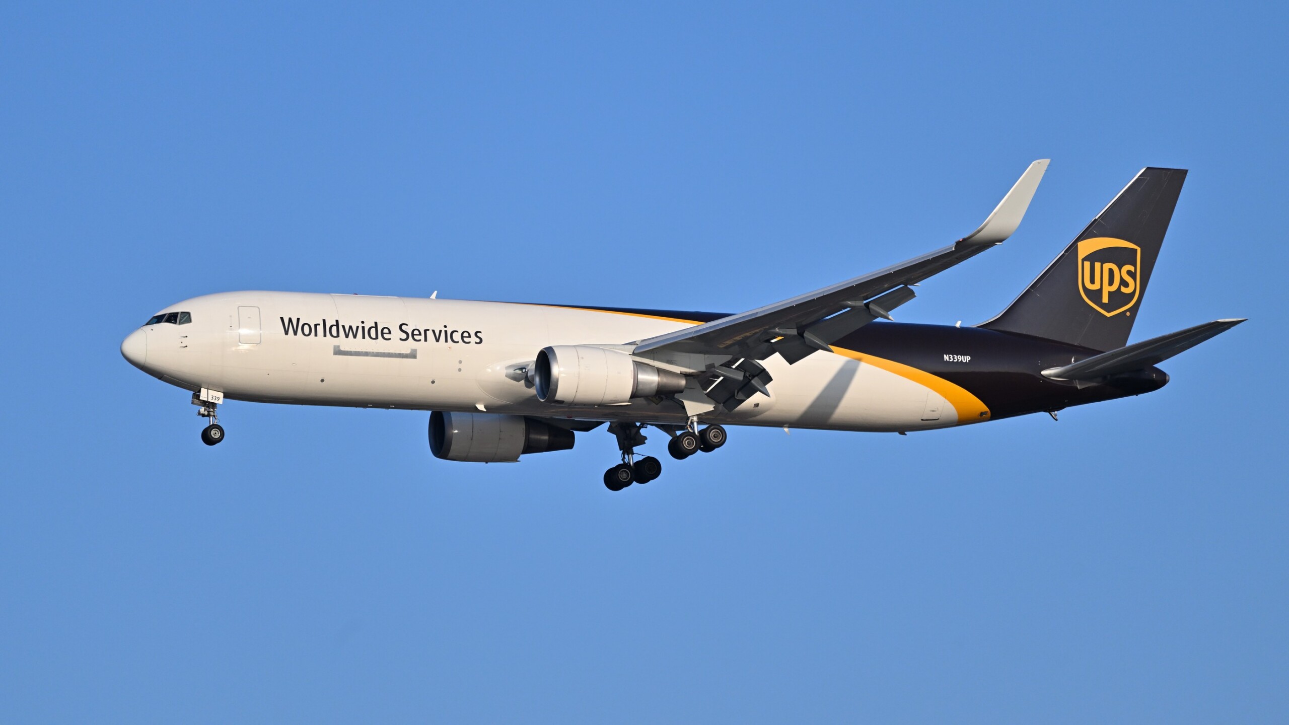 FAA Orders Material Checks on 767-300F Cargo Track Crown Fittings