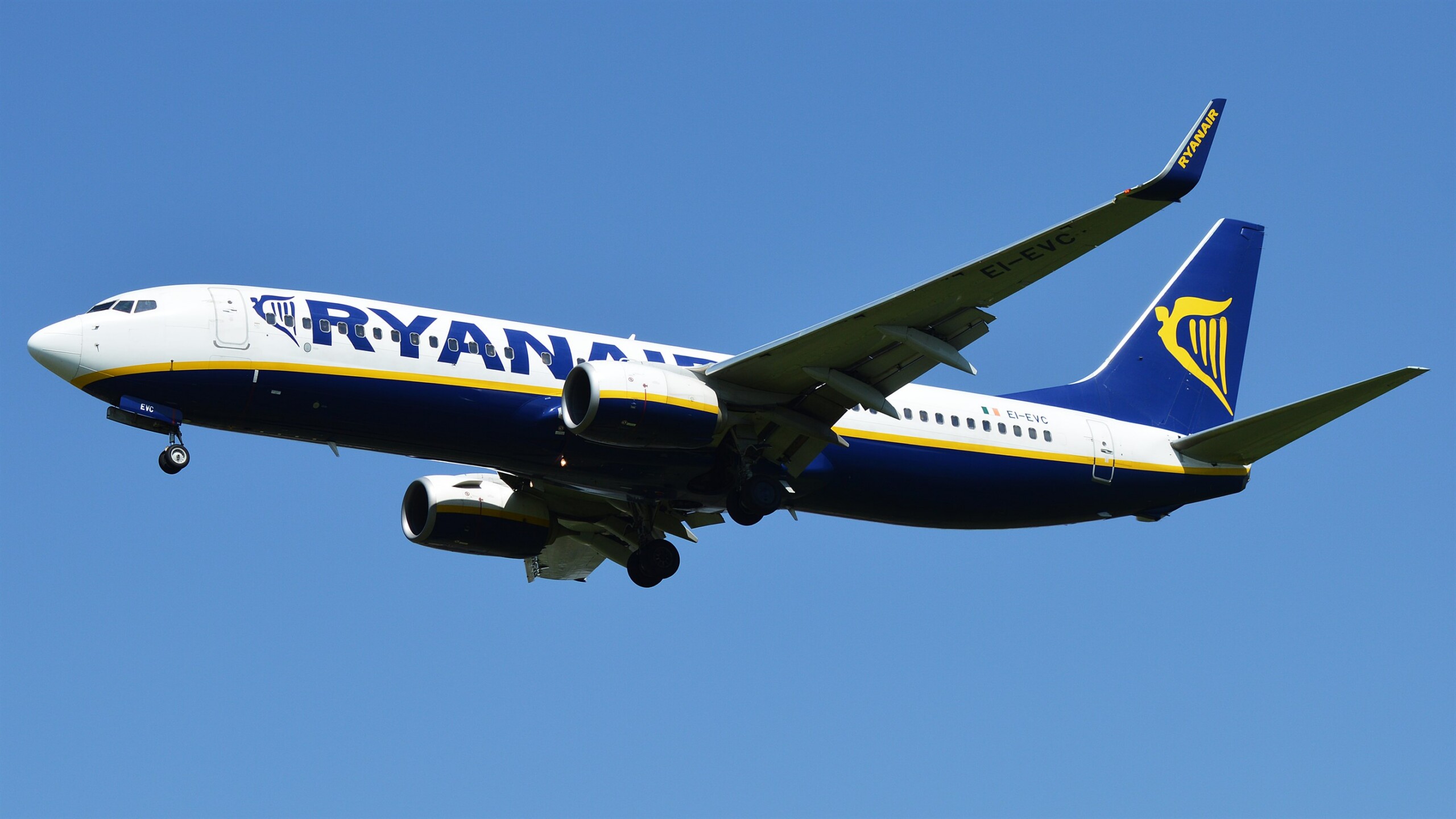 FAA Approves JetBlue Acquisition of 22 LaGuardia Airport Slots
