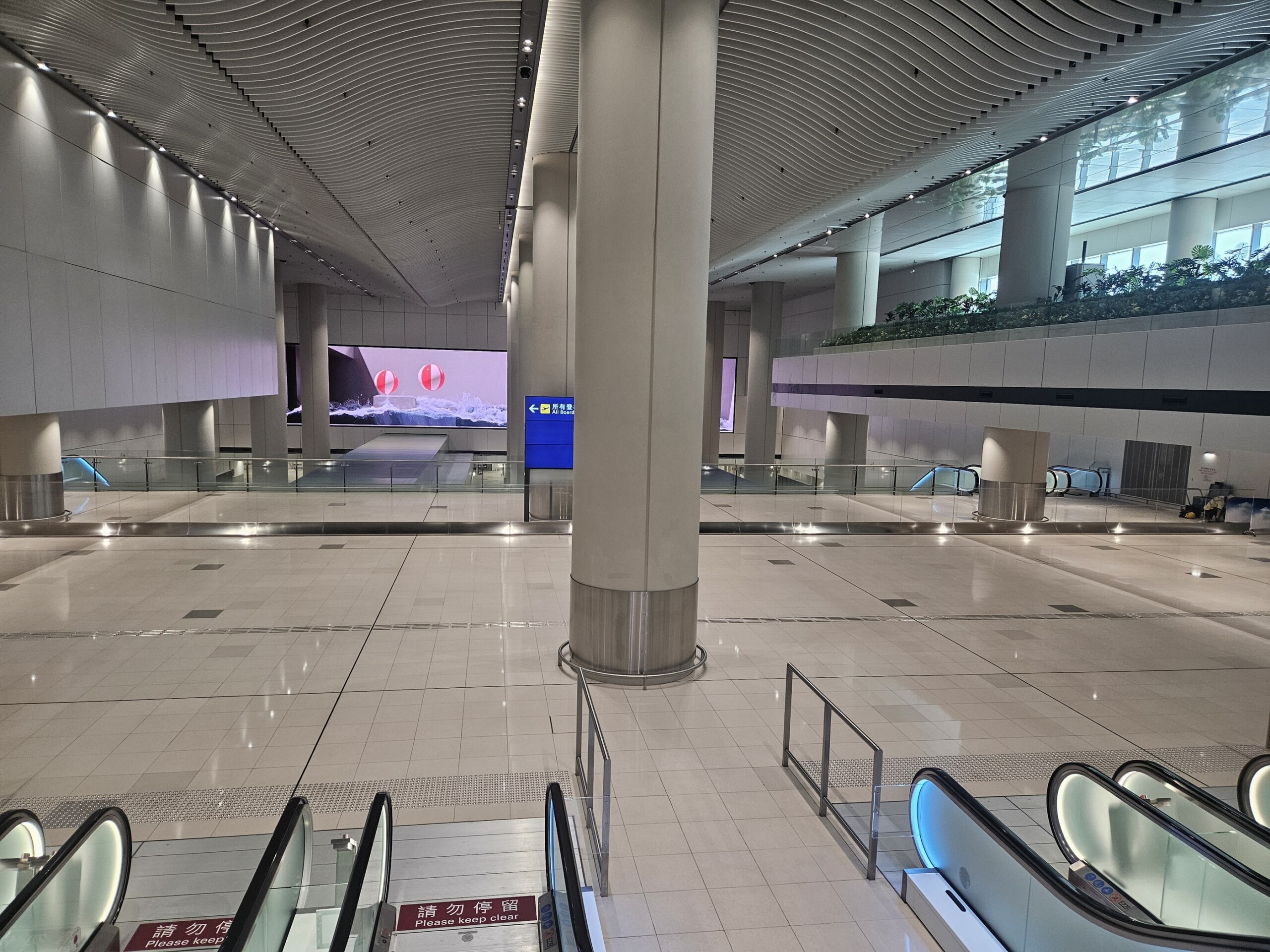 Hong Kong Airport Handles 5.86 Million Passengers in August as Transfers Surge