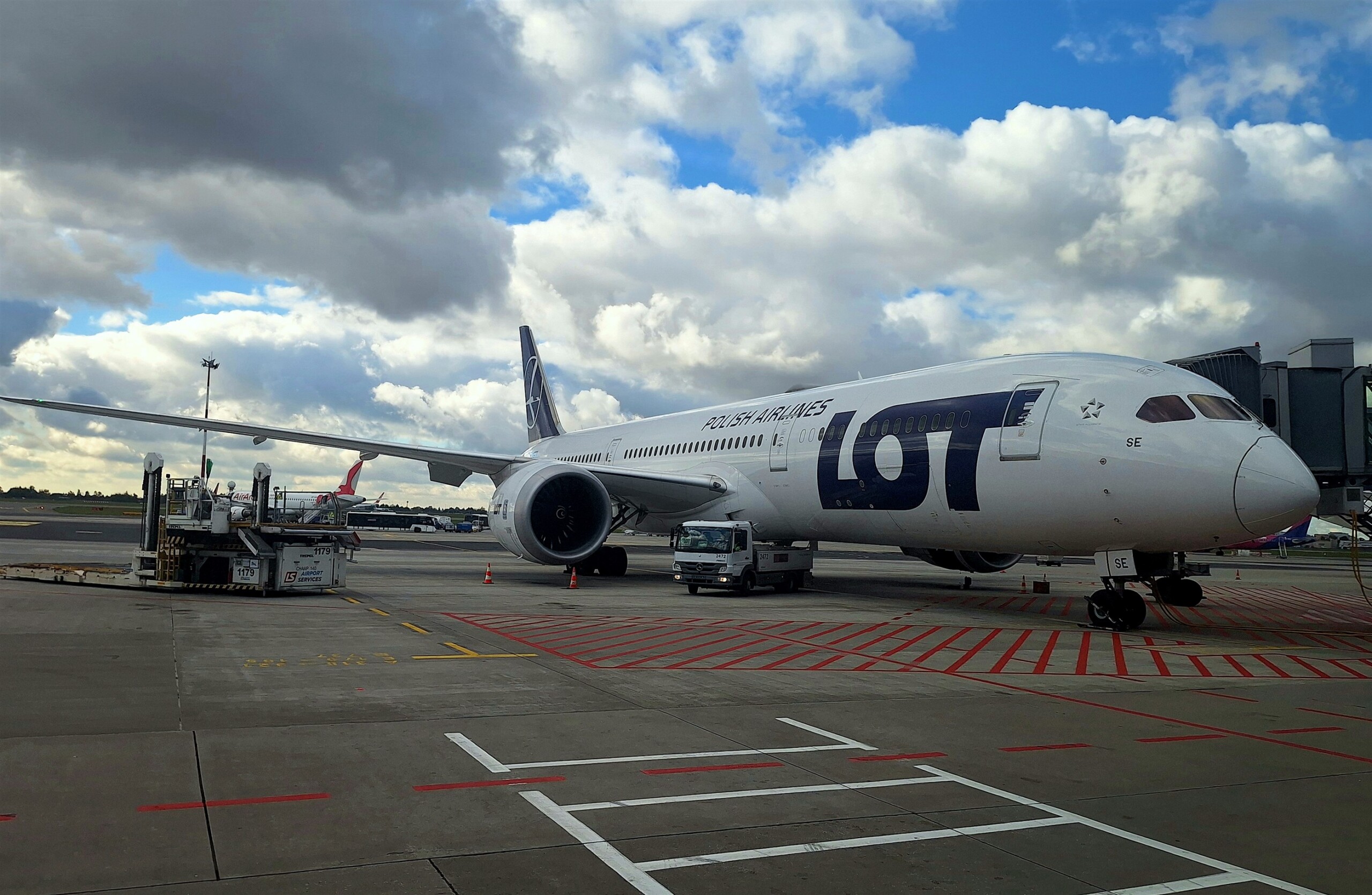 LOT Polish Airlines Resumes Warsaw to Bangkok Nonstop Flights