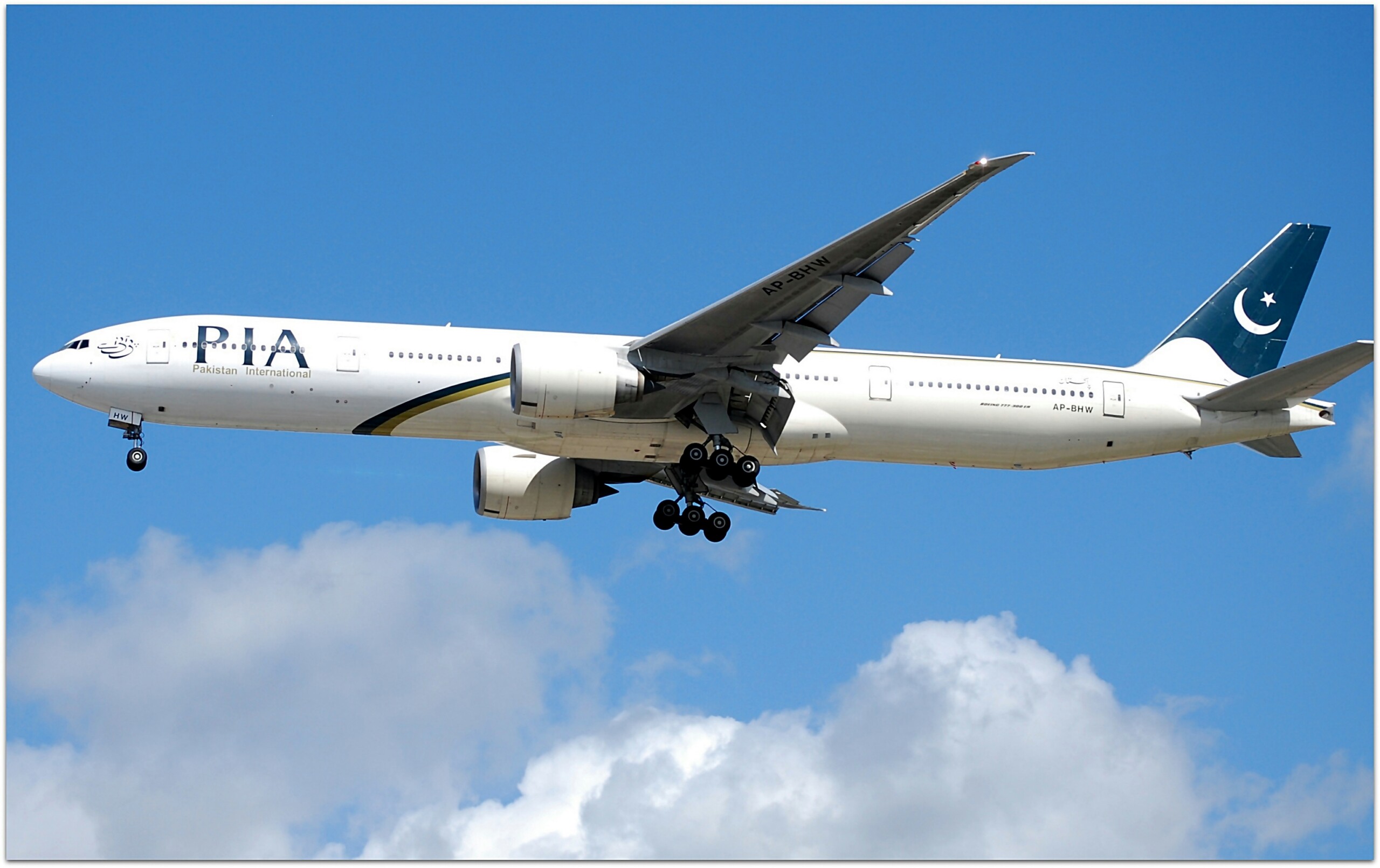 Pakistan International Airlines Boeing 777 at Manchester Airport