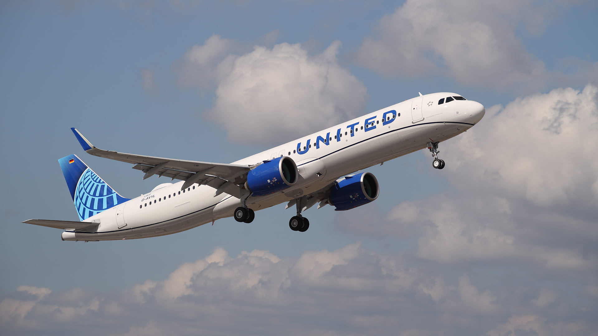 United Airlines Airbus A321XLR taking off