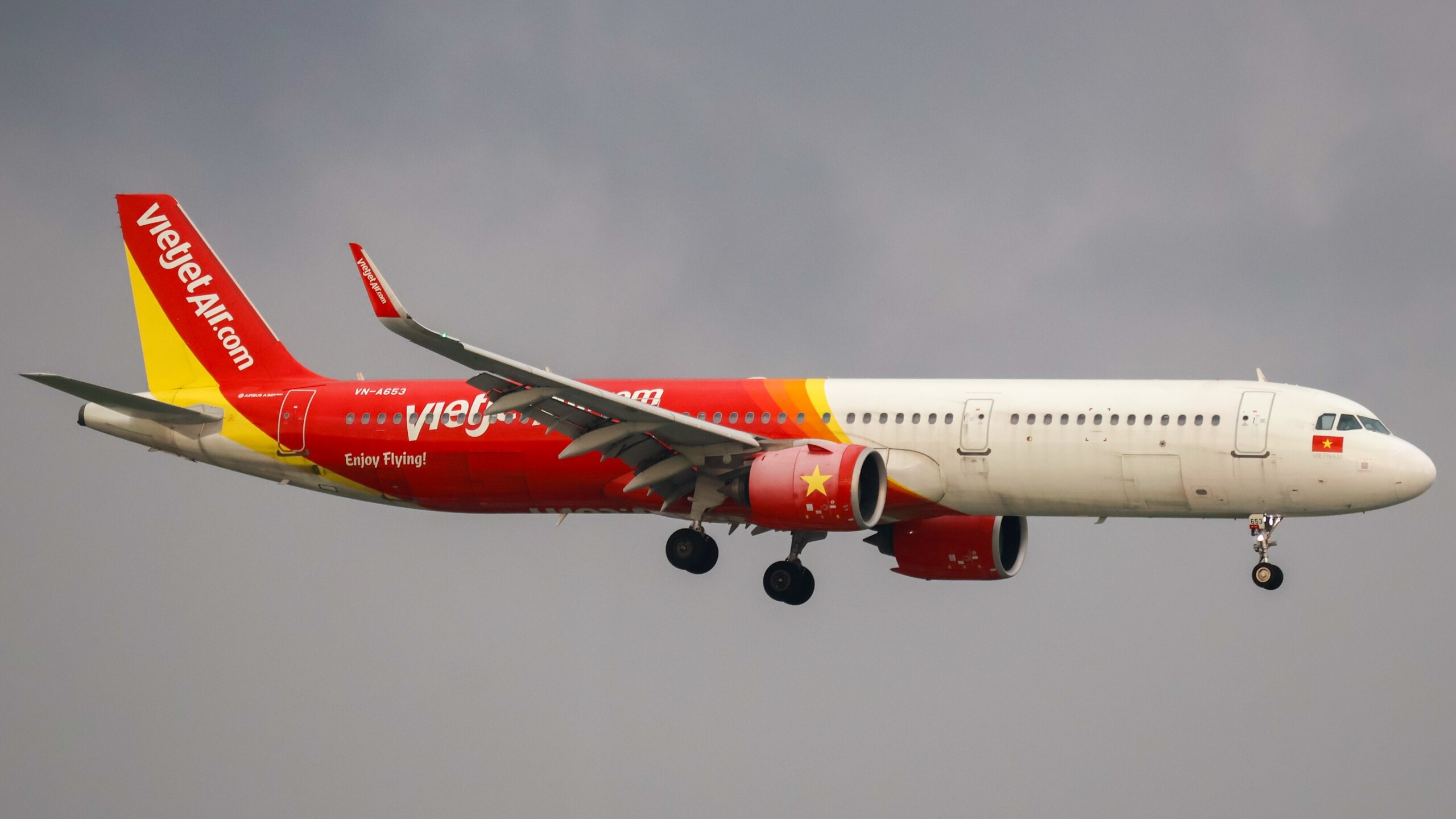 Vietjet and CAE Sign MoU Covering Pilot, Cabin Crew and Technician Training